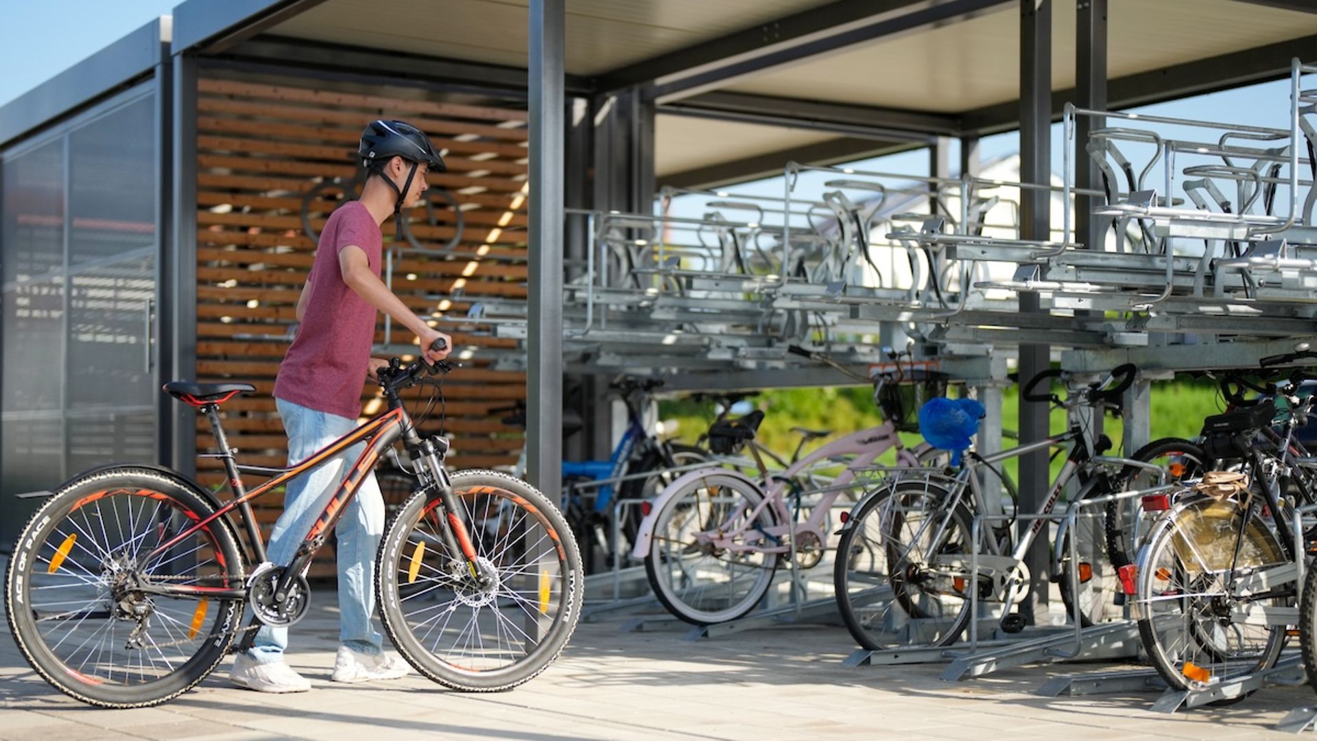 Fahrradparken am Bahnhof Geisenhausen