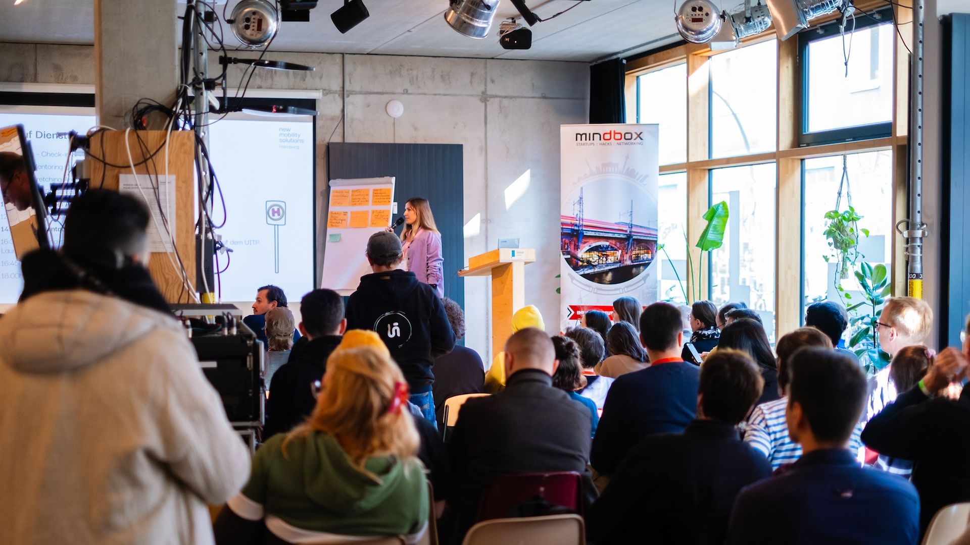 Hackathon in Hamburg 2024 "Jetzt seid ihr am Zug – All in ÖPNV!"