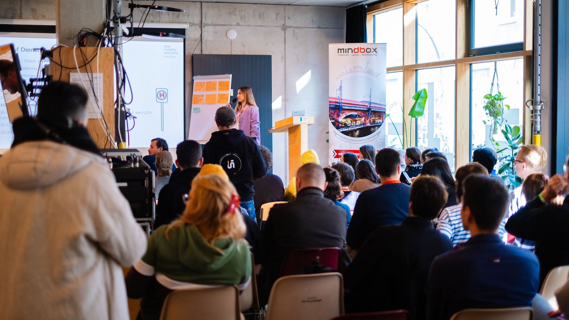 Hackathon in Hamburg 2024 "Jetzt seid ihr am Zug – All in ÖPNV!"