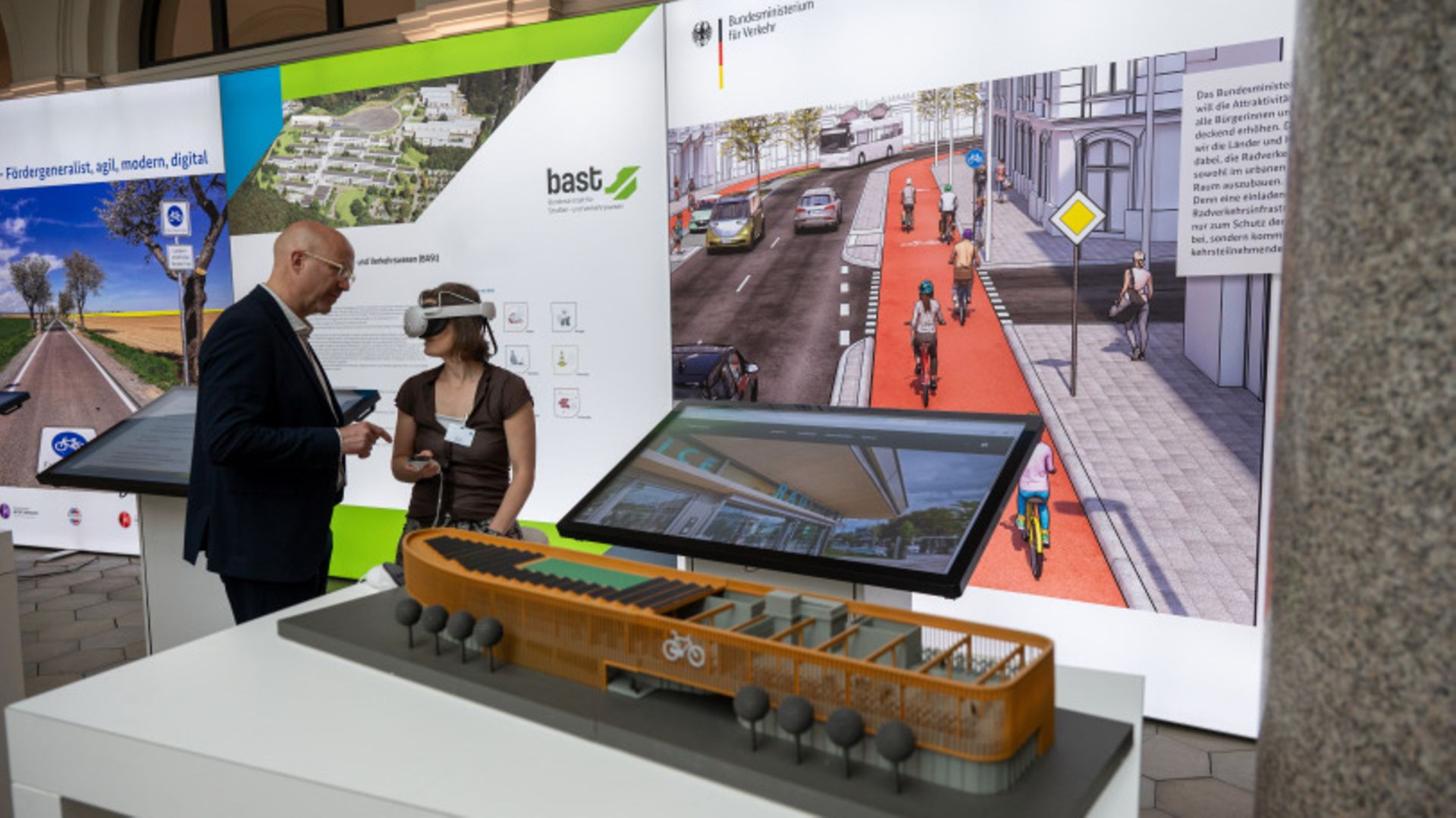 Die Infostelle Fahrradparken stellt sich auf dem NRVK (Nationaler Radverkehrskongress) in Berlin vor. 